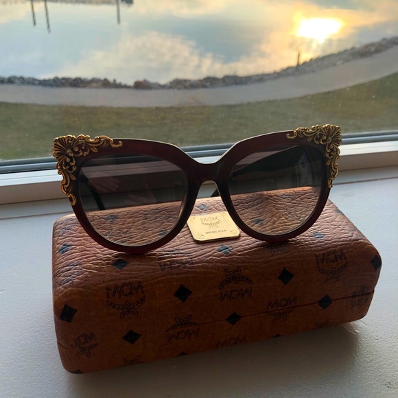 MCM Accessories - MCM CAT EYE SUNNIES 💛